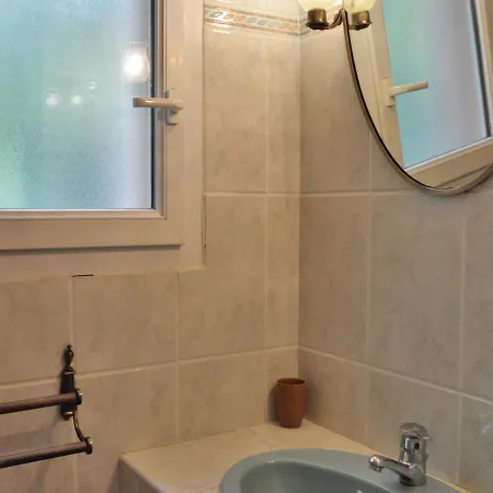 Three-bedroom Holiday In Vecchio Porto-Vecchio (Corsica)
