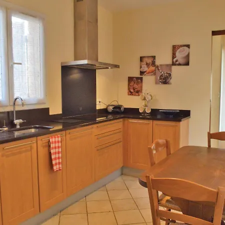 Three-bedroom Holiday In Vecchio Porto-Vecchio (Corsica)
